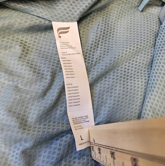 NWOT Fabletics The Loft Vest Aqua Arctic Wave Sz Large, Outdoor Ret. $90 - Picture 9 of 9